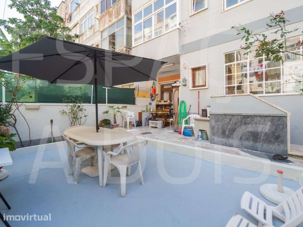 Apartamento T2 com amplo terraço | Centro de Queijas - Grande imagem: 3/60