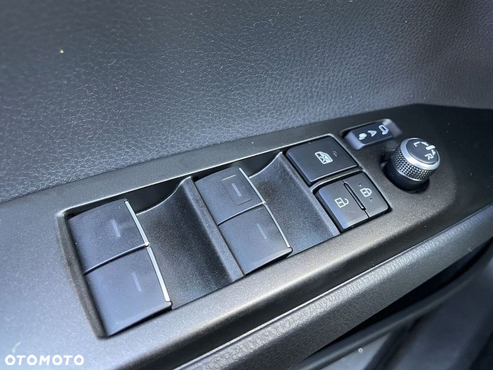 Toyota Camry - 23
