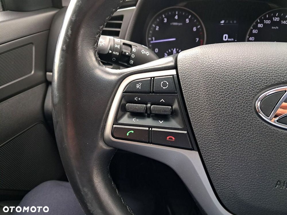 Hyundai Elantra 1.6 Comfort - 17