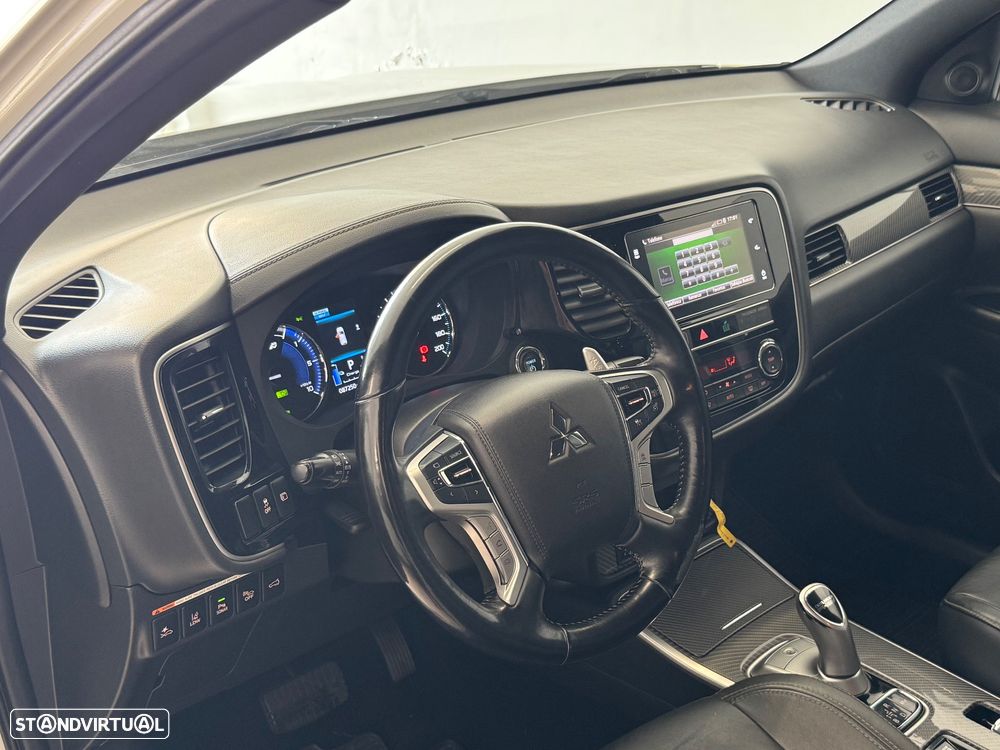 Mitsubishi Outlander 2.4 Intense - 18