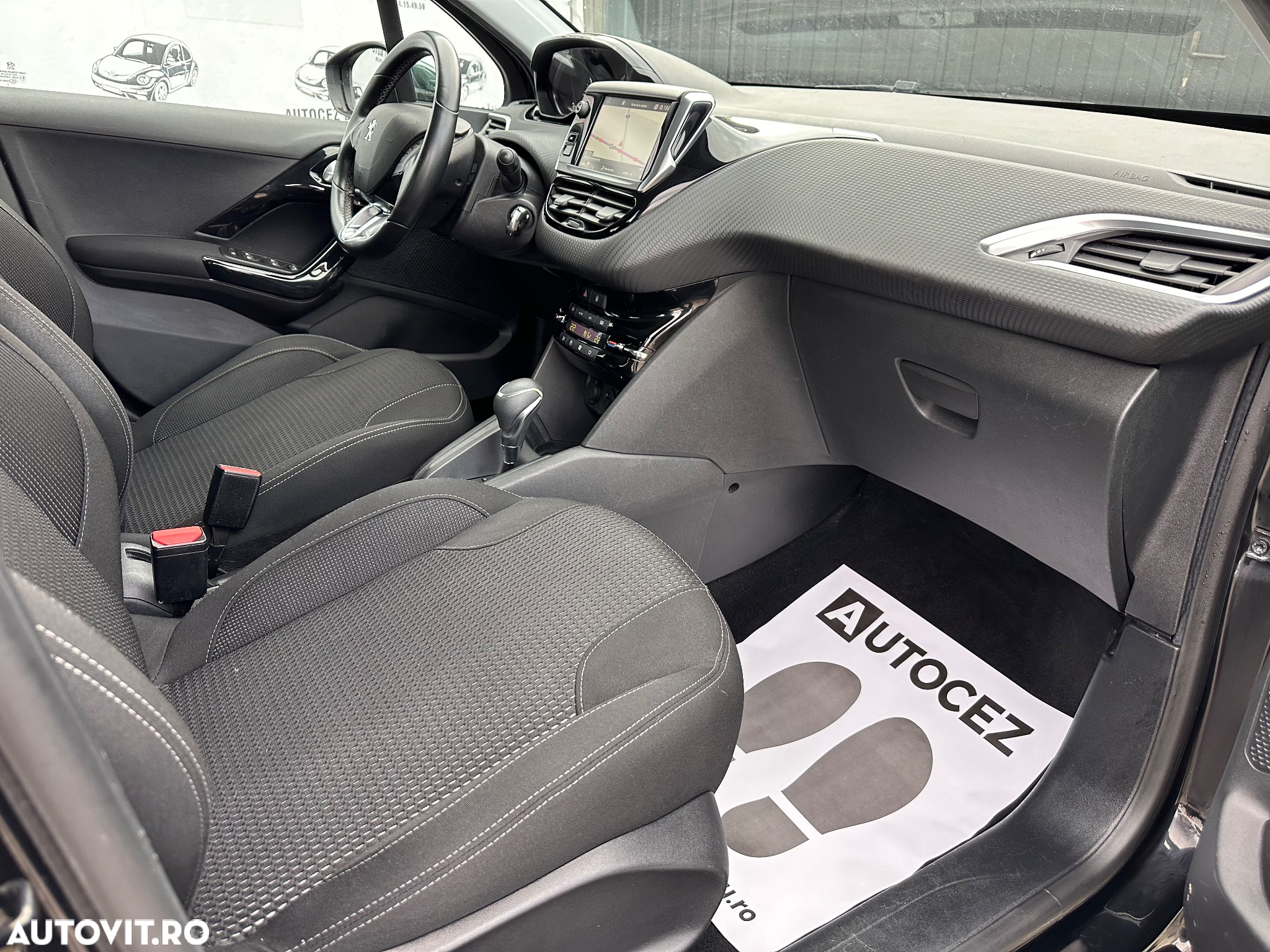 Peugeot 208 - 16