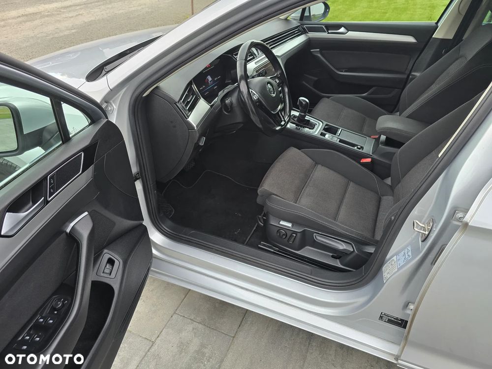 Volkswagen Passat - 13