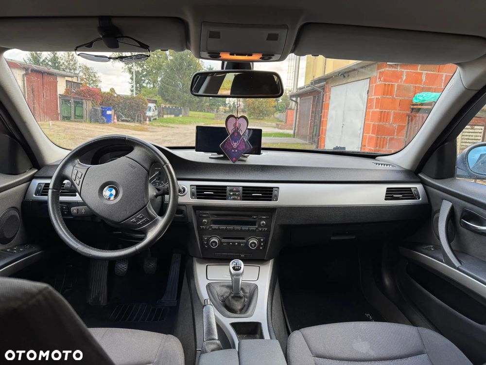 BMW Seria 3 318d - 6