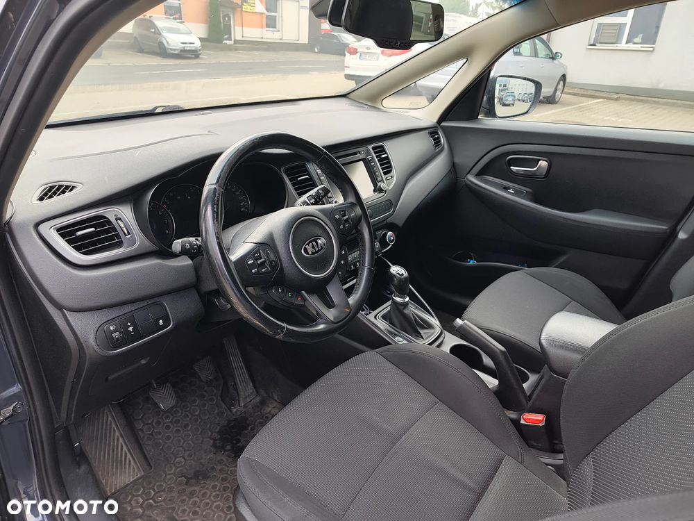 Kia Carens - 11