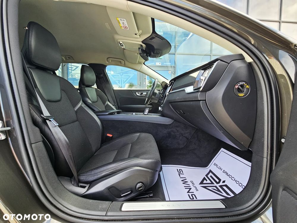 Volvo V60 Cross Country B4 D AWD Geartronic - 19