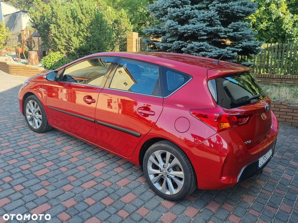 Toyota Auris 1.8 HSD Luna - 2