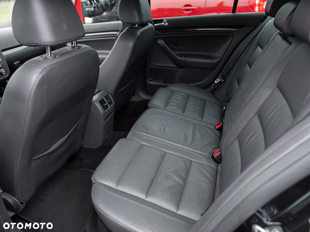 Volkswagen Golf - 24