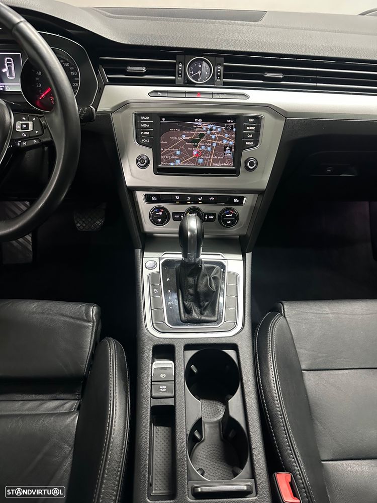 VW Passat Variant 2.0 TDi Confortline DSG - 11