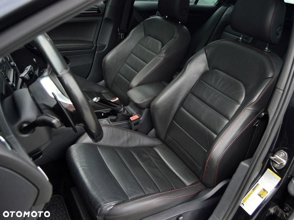 Volkswagen Golf - 8