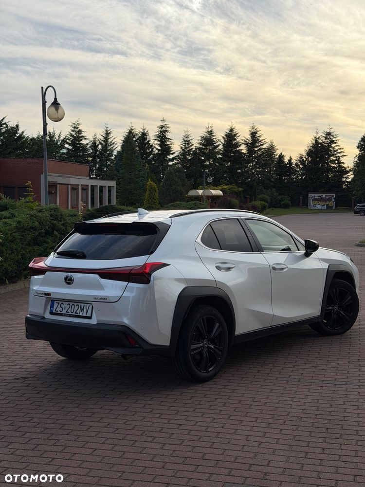 Lexus UX - 5