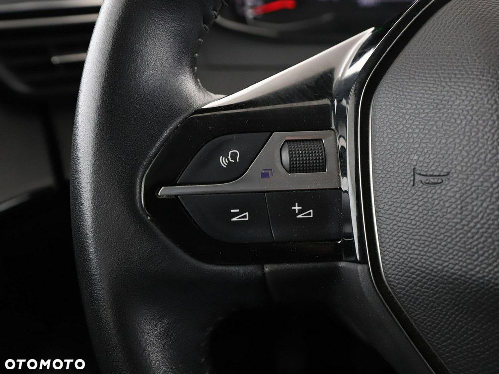 Peugeot 208 PureTech 100 Active - 32