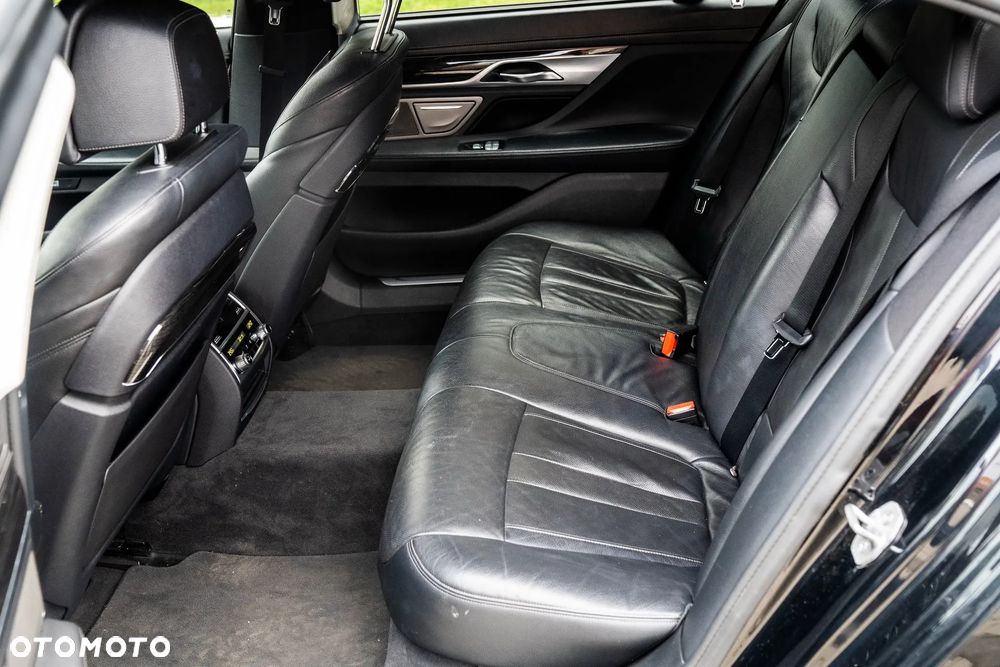 BMW Seria 7 740Li - 18