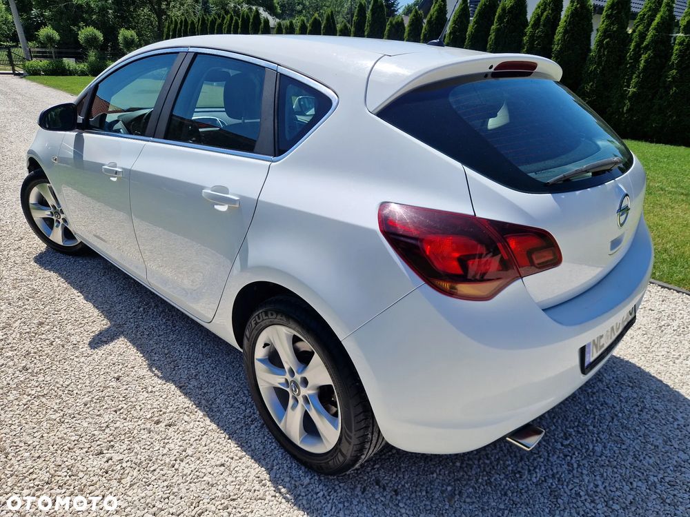 Opel Astra 1.6 Turbo - 27
