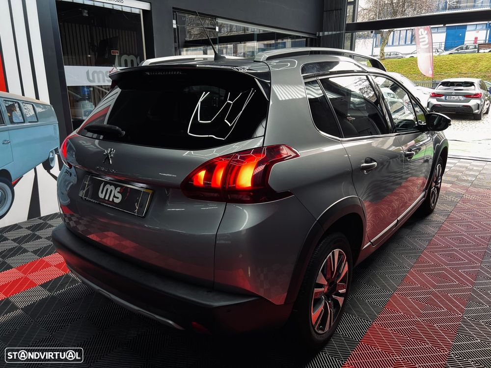 Peugeot 2008 1.2 PureTech Allure - 4