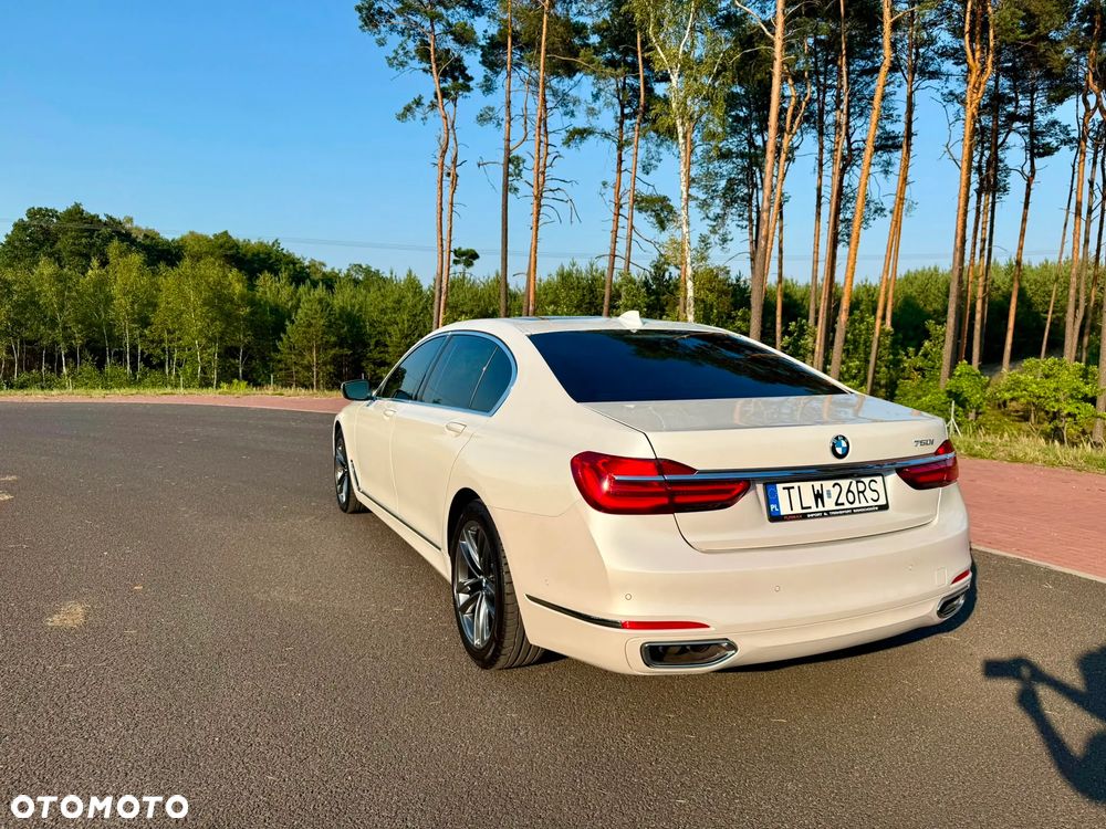BMW Seria 7 750i xDrive - 11