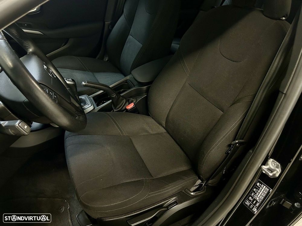 Volvo V40 2.0 D2 Momentum - 28