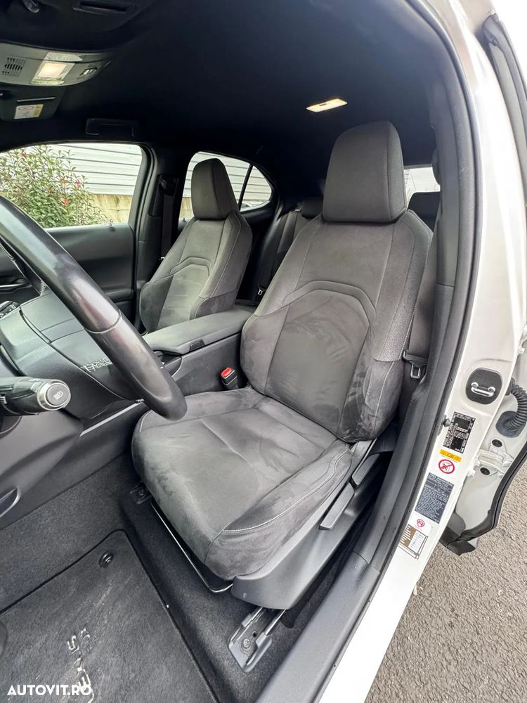 Lexus UX 250h 2.0L HEV 20H- (178 HP) 4X4 CVT Executive - 13