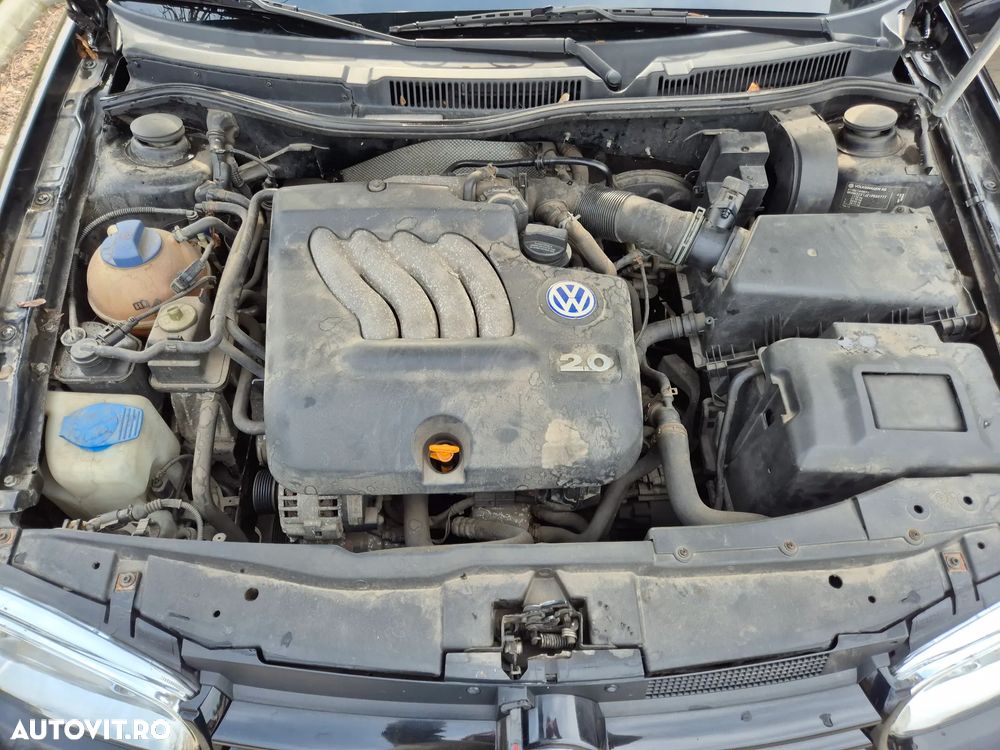 Volkswagen Golf 2.0 - 9