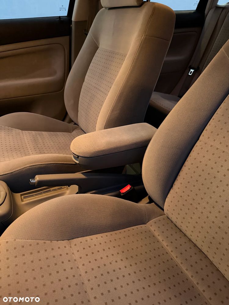 Volkswagen Passat - 26