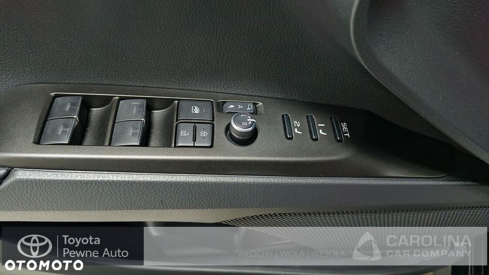 Toyota Camry - 17
