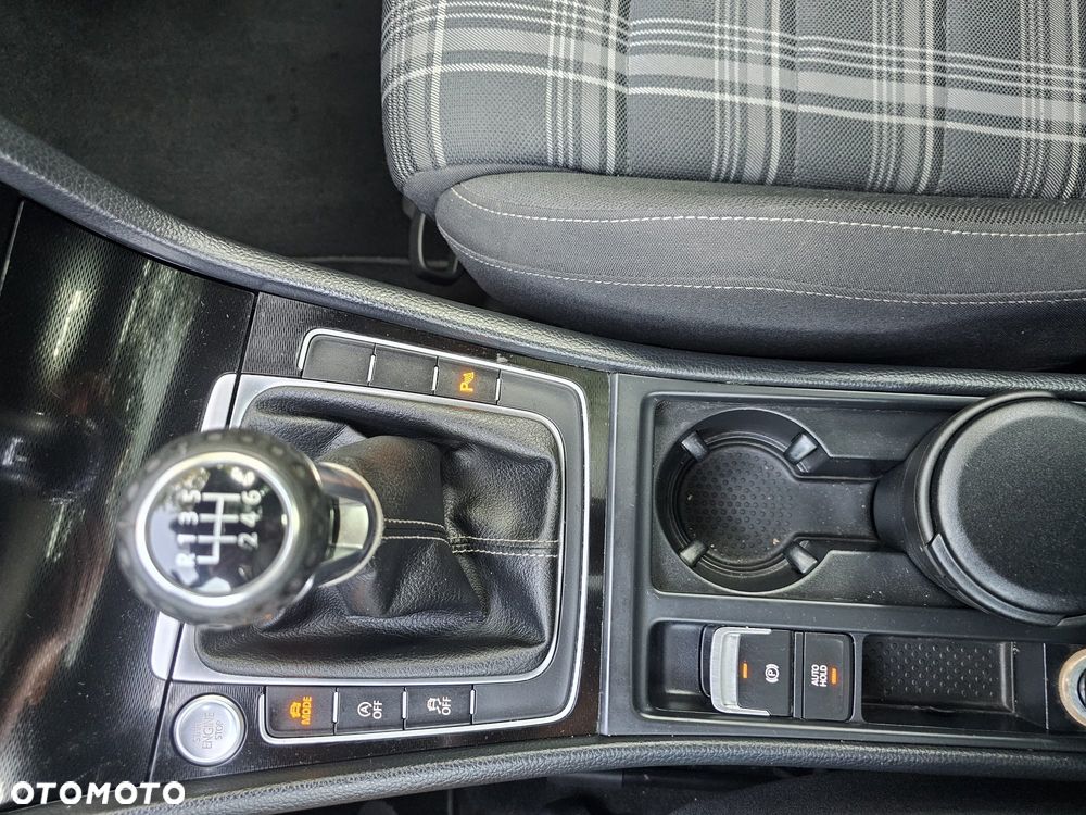 Volkswagen Golf - 24