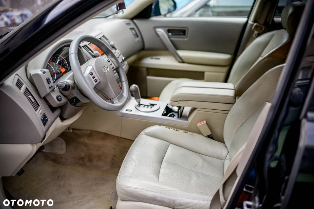 Infiniti FX - 15