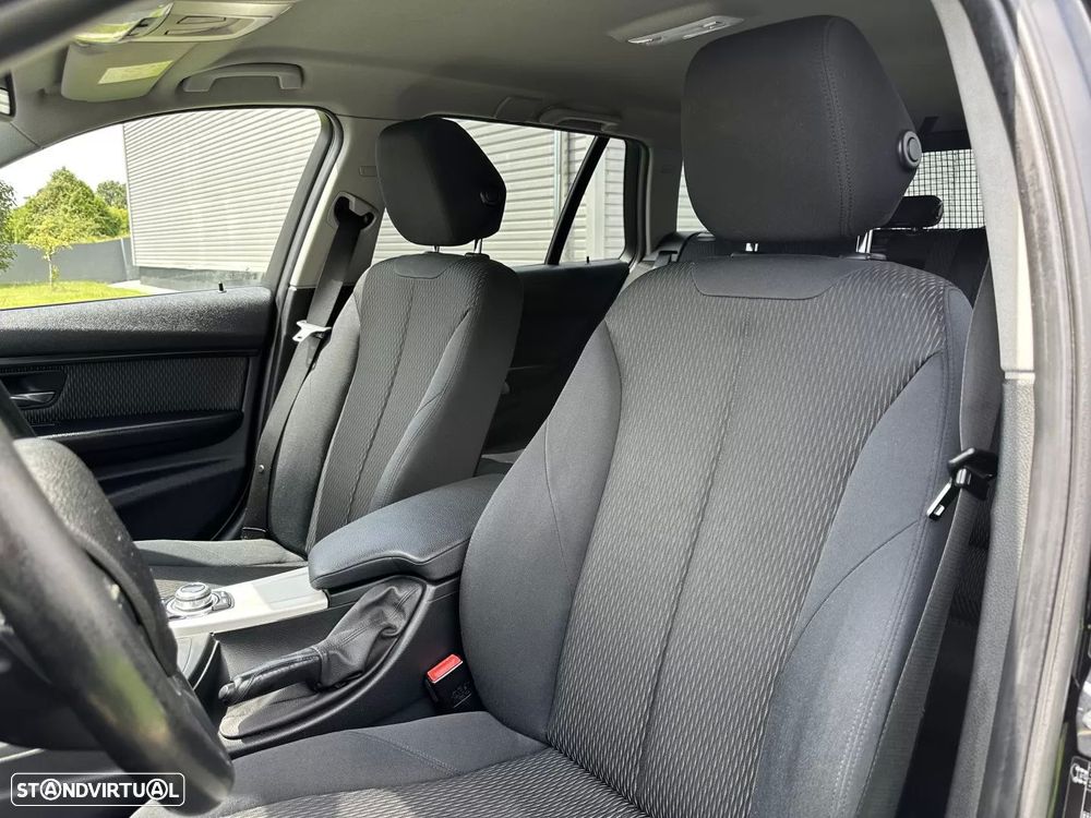 BMW 318 d Aut. Sport Line - 24