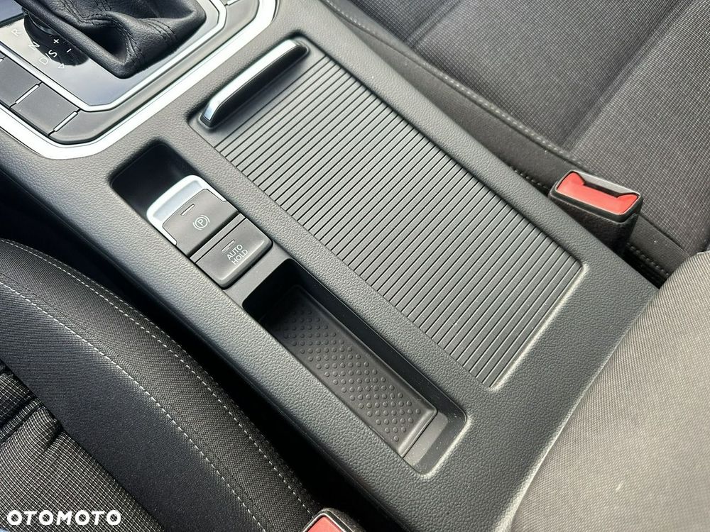 Volkswagen Passat - 29