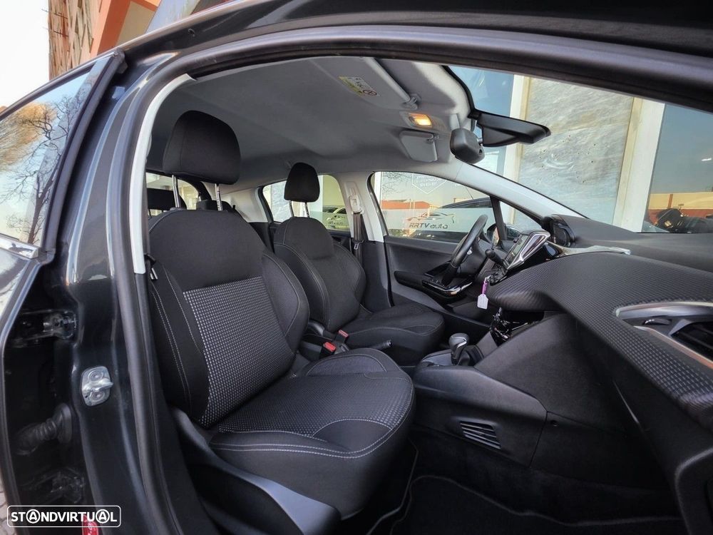 Peugeot 208 1.2 PureTech Allure EAT6 - 18