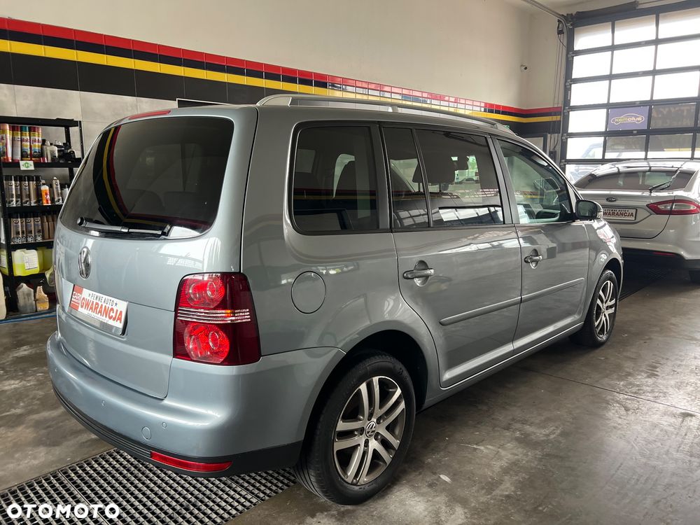 Volkswagen Touran 2.0 TDI DPF BlueMotion Technology Comfortline - 5