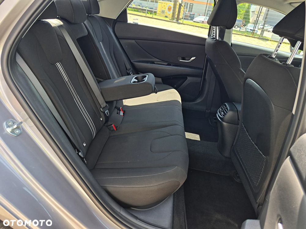 Hyundai Elantra 1.6 Smart - 16