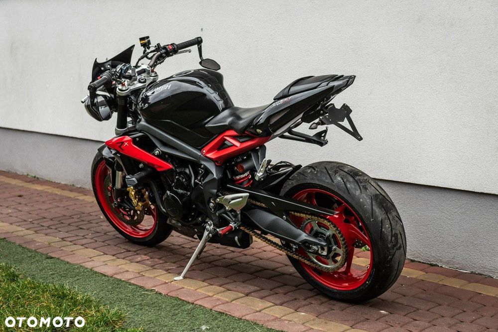 Triumph Street Triple - 4