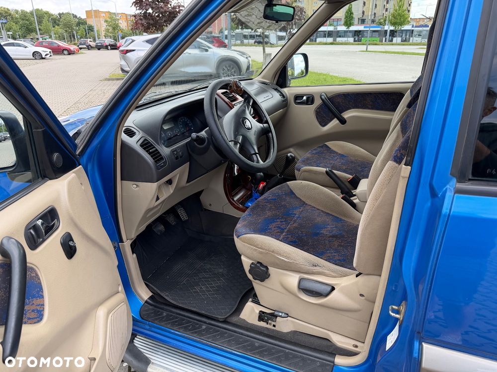Nissan Terrano 2.7 TDi Luxury - 7