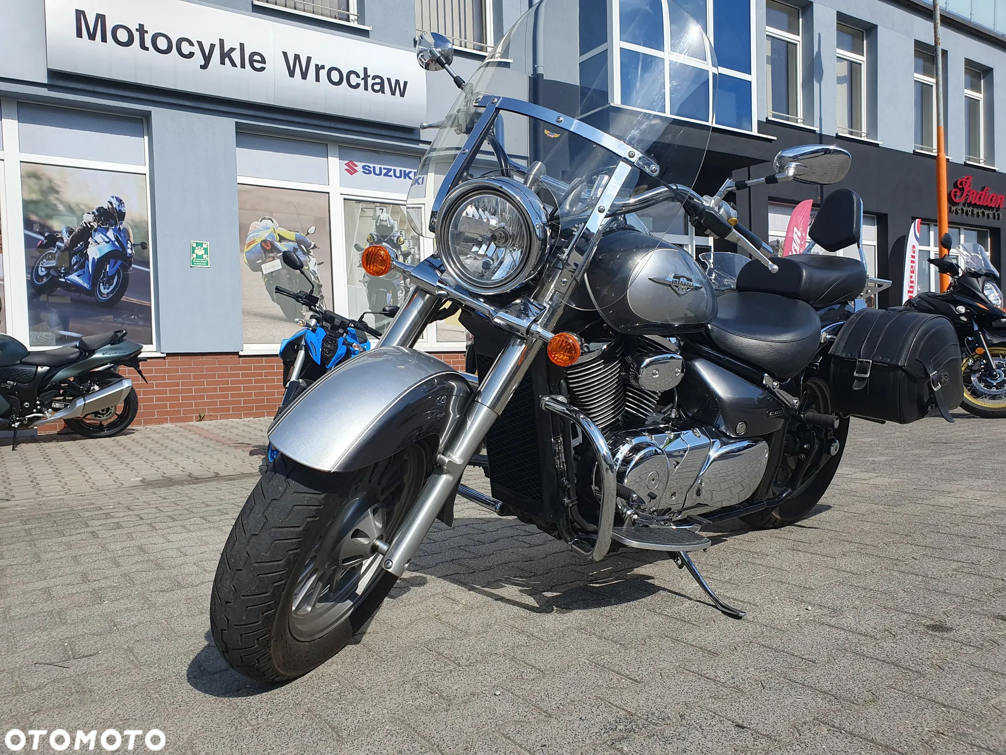 Suzuki Intruder - 5