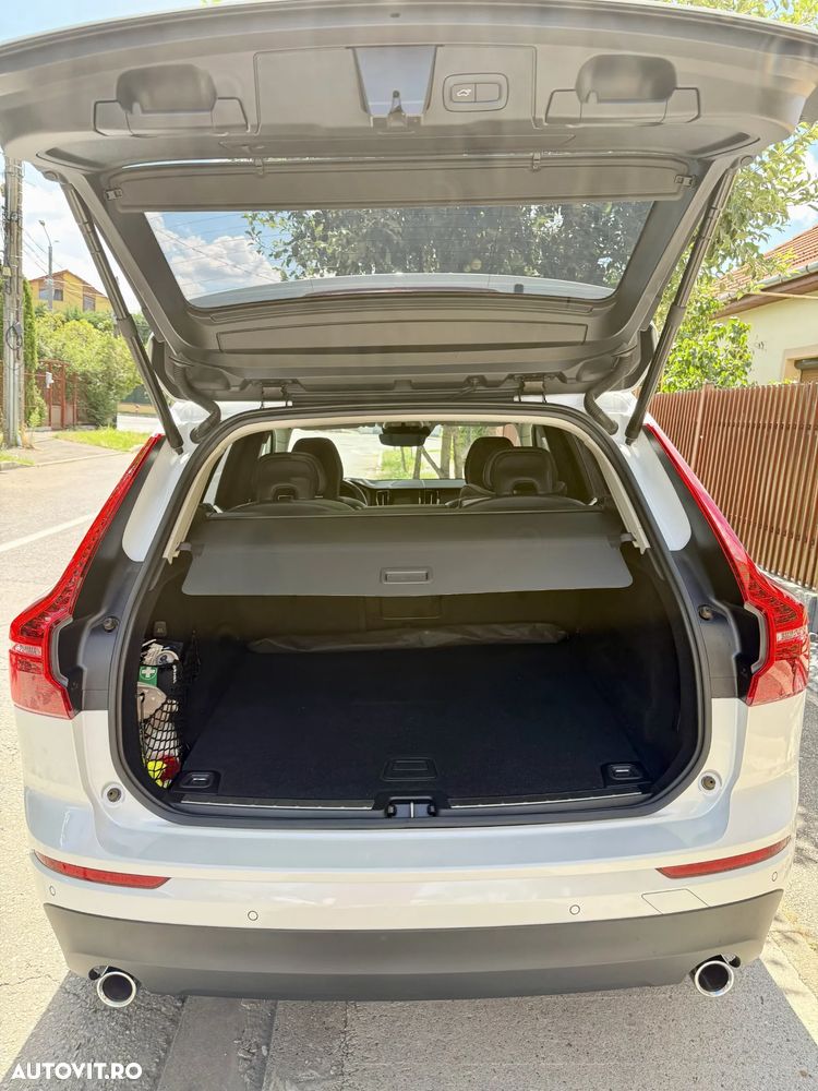 Volvo XC 60 B4 MHEV AWD Momentum Pro - 12