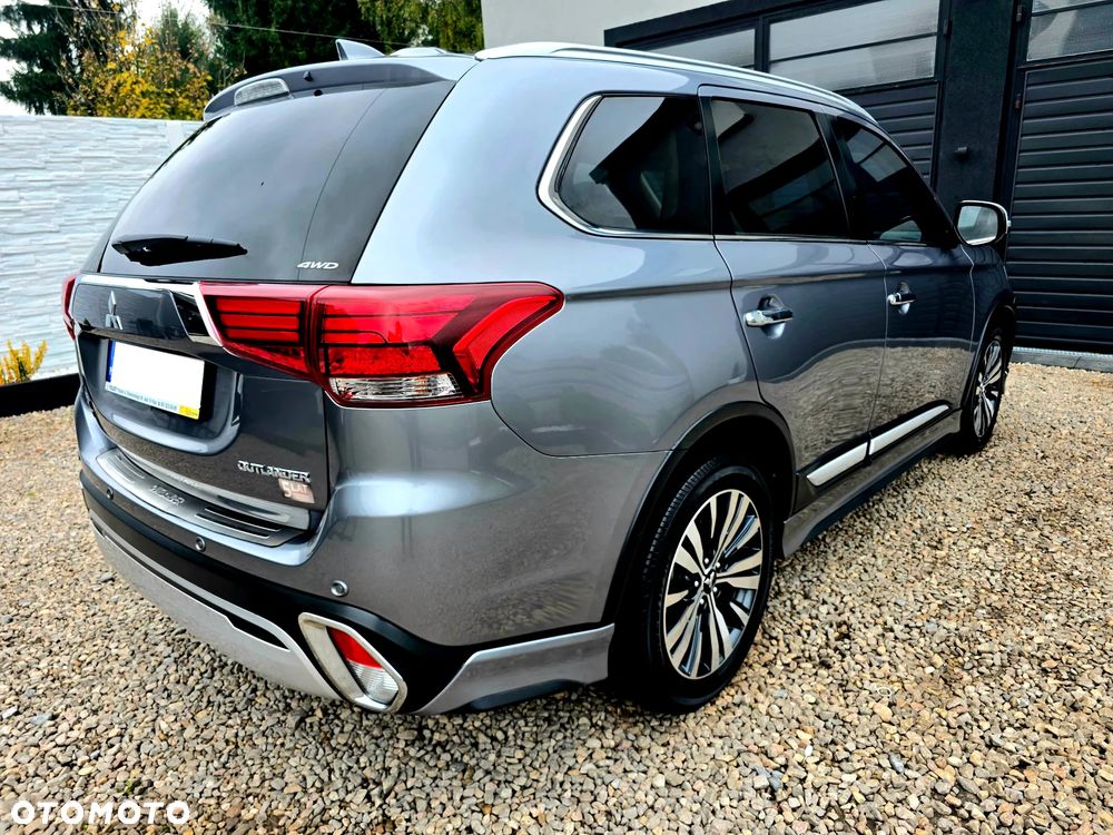 Mitsubishi Outlander 2.0 Instyle + 4WD CVT - 16