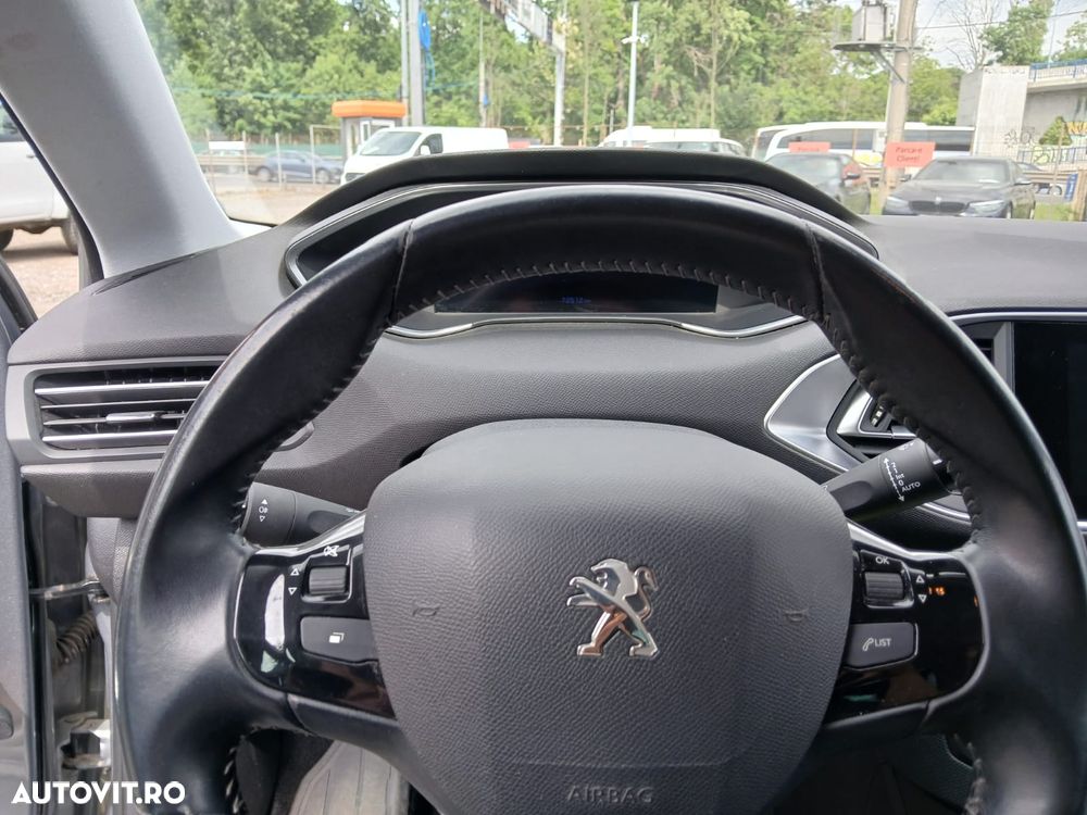 Peugeot 308 1.2 L PureTech Turbo S&S Active - 10