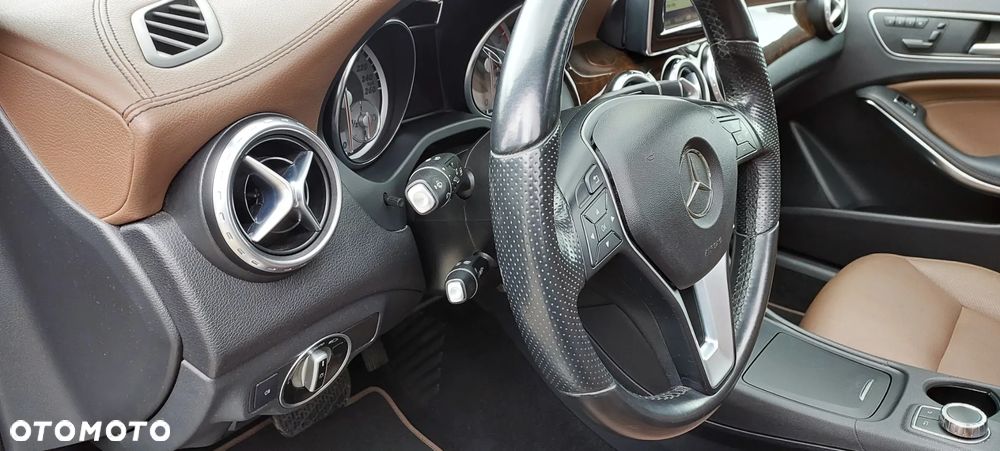 Mercedes-Benz GLA - 34