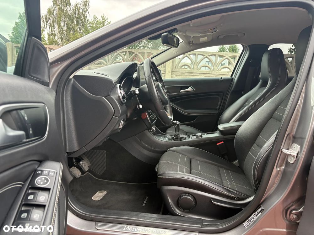 Mercedes-Benz GLA 200 Style - 8