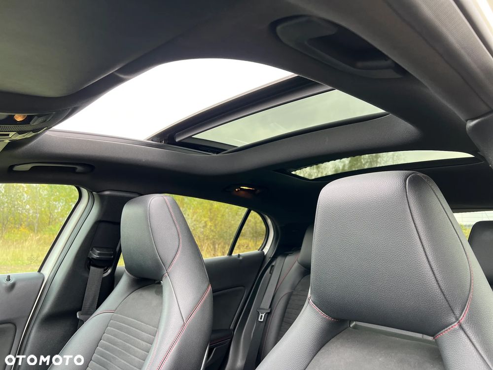 Mercedes-Benz GLA 250 4-Matic AMG Line - 24