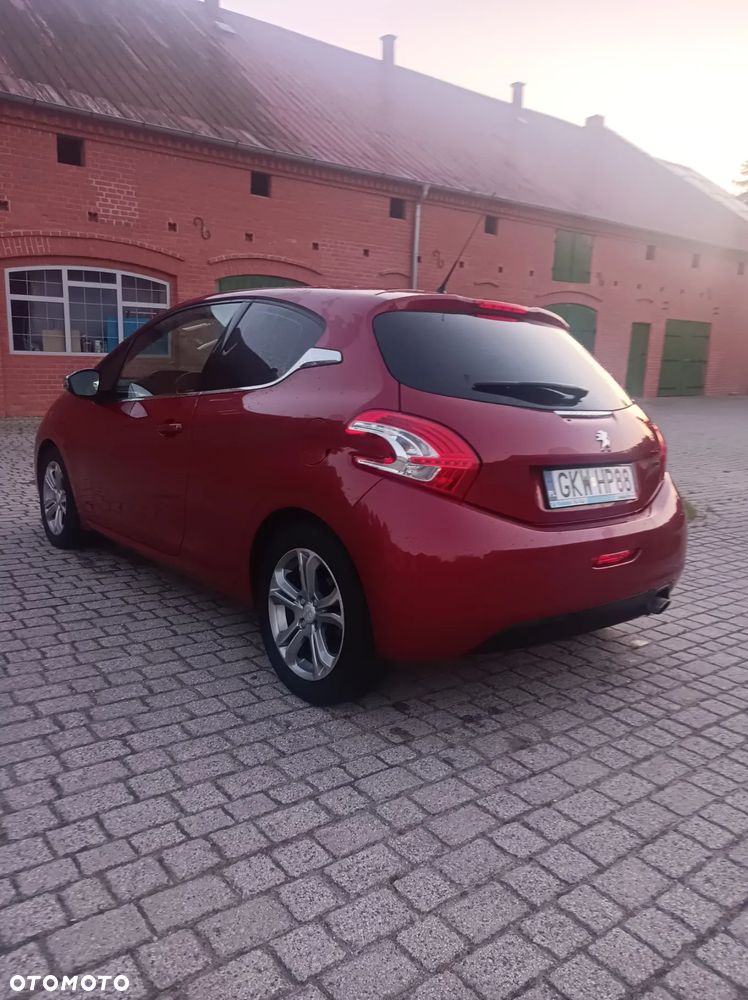 Peugeot 208 120 VTI Allure - 1