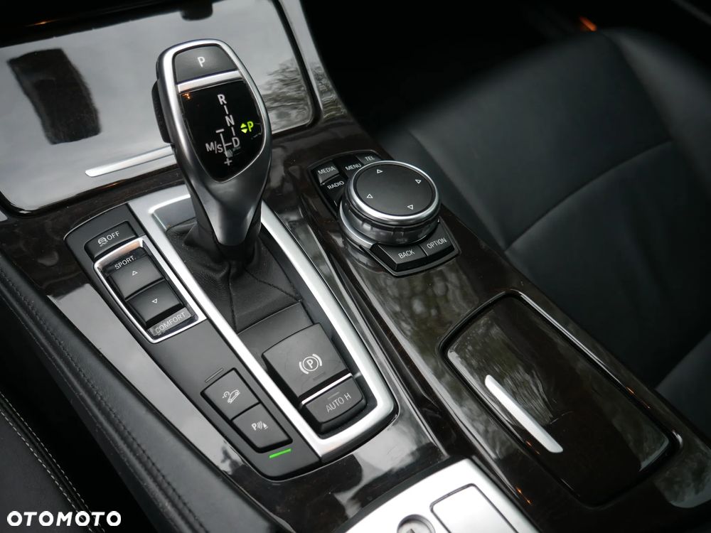 BMW Seria 5 528i xDrive Sport-Aut Luxury Line - 12