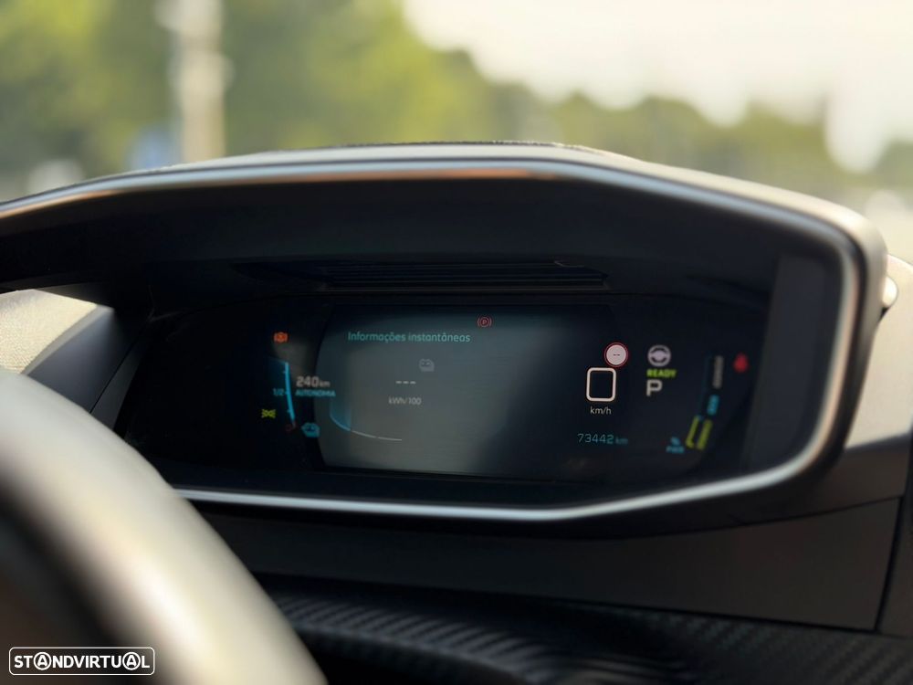 Peugeot e-2008 50 kWh GT - 28