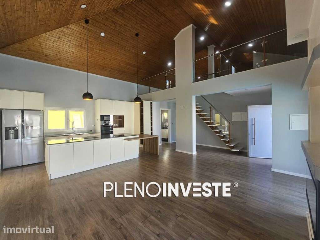 Moradia V2+1 contemporânea com piscina e T1 independente em Alcochete - Grande imagem: 3/38