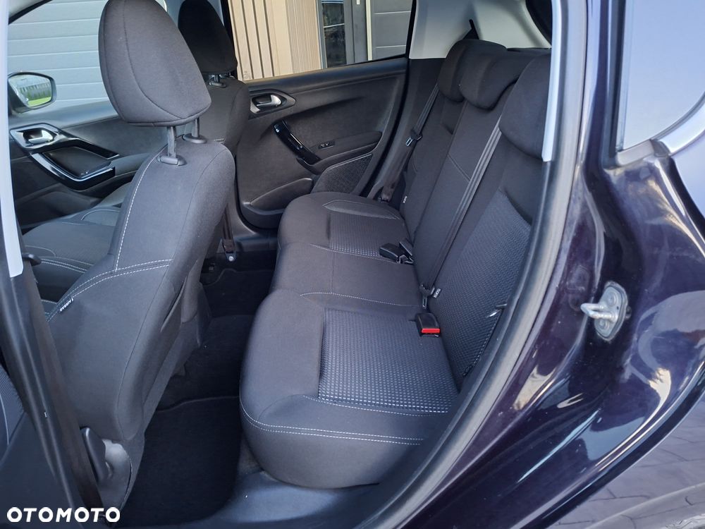 Peugeot 208 - 9