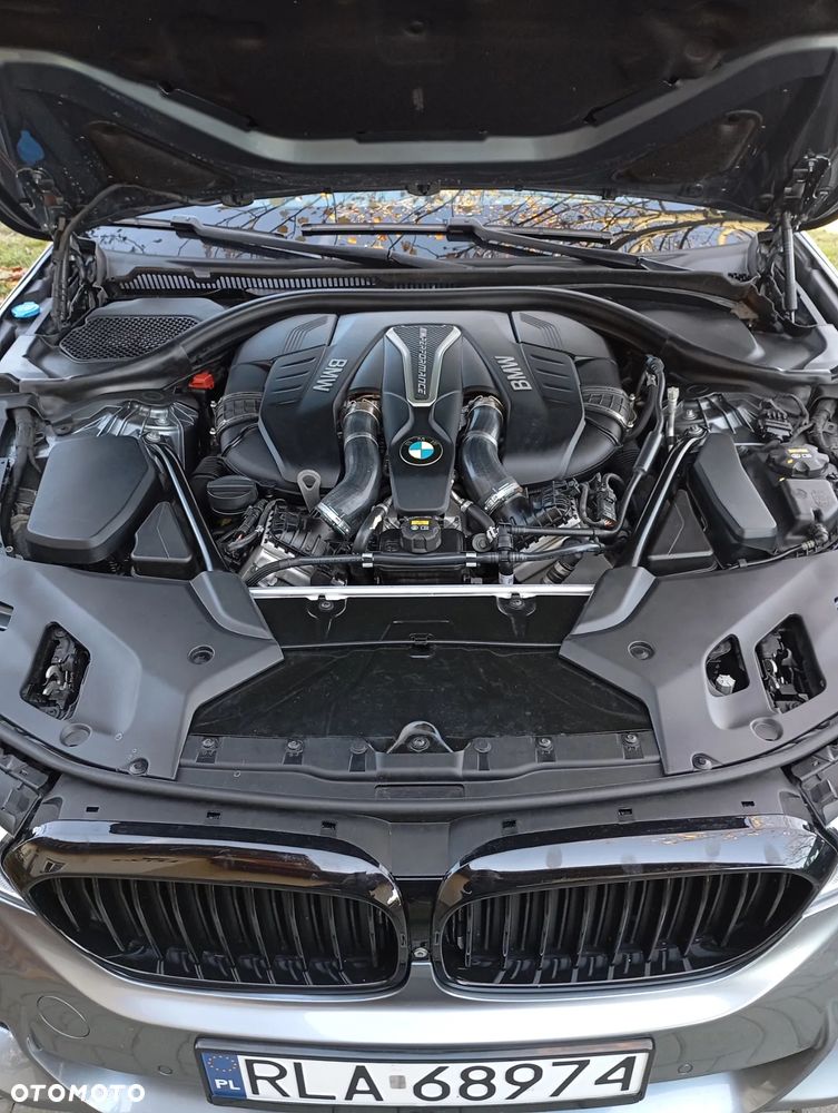BMW Seria 5 M550i xDrive - 27
