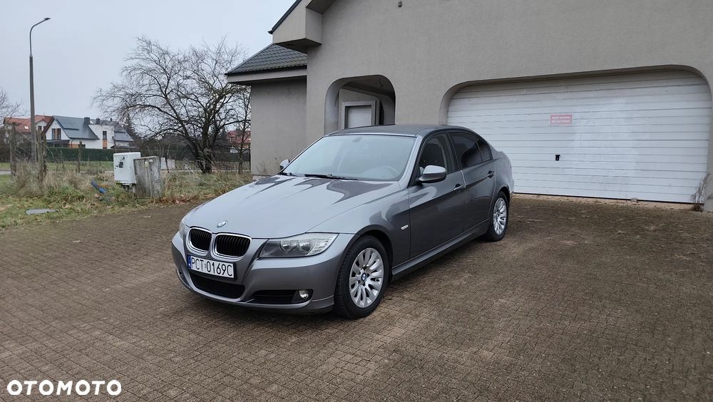 BMW Seria 3 318d DPF Edition Sport - 40