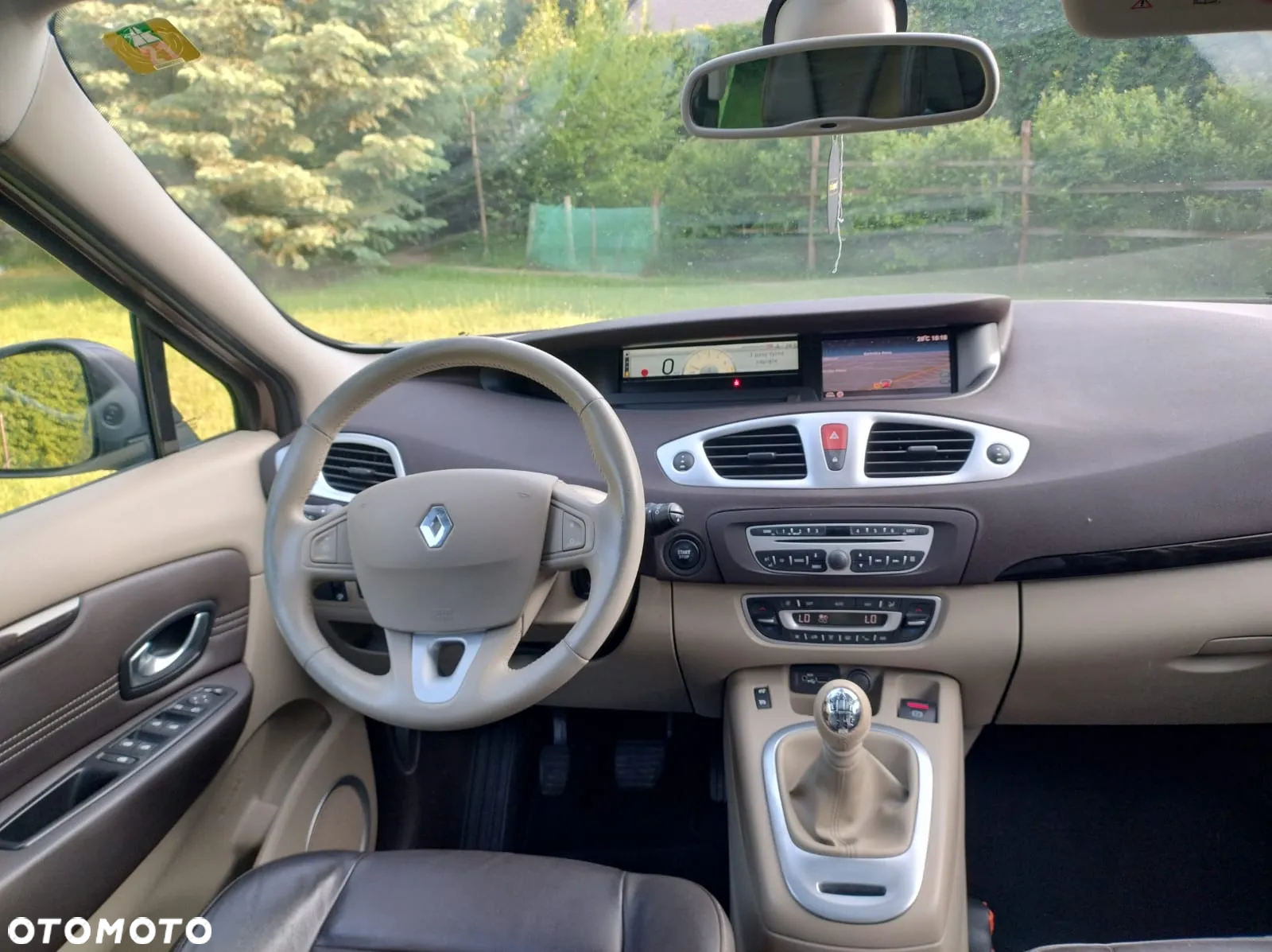 Renault Grand Scenic - 10