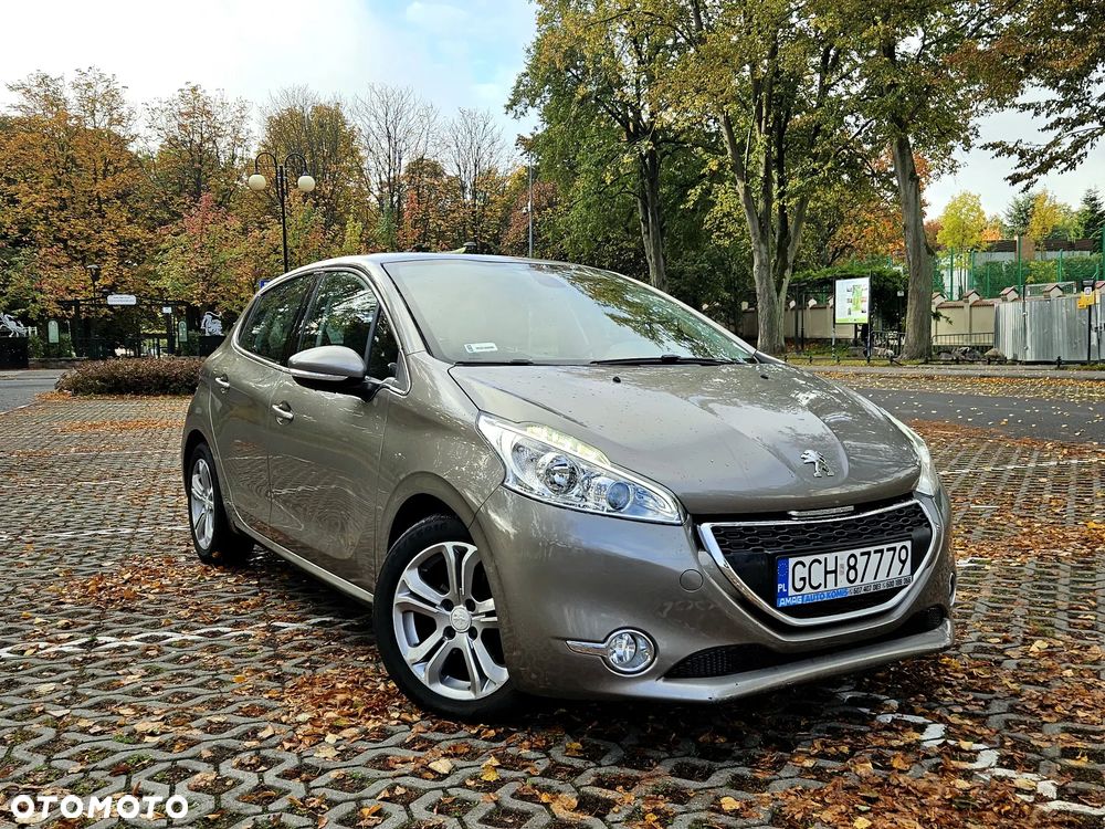 Peugeot 208 2012 photo 2