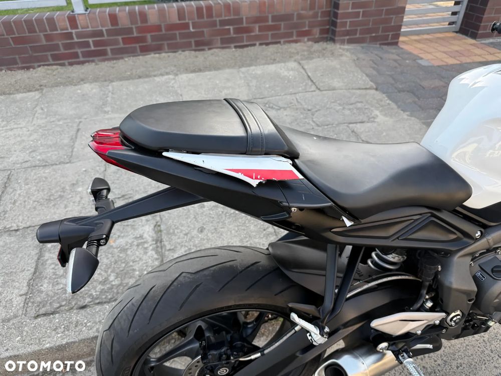 Triumph Street Triple - 32